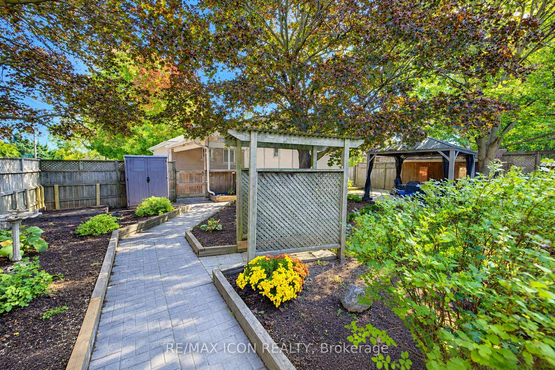 Photo 46 of 64 Lowrey Avenue S, Cambridge, Alison — HOMEH