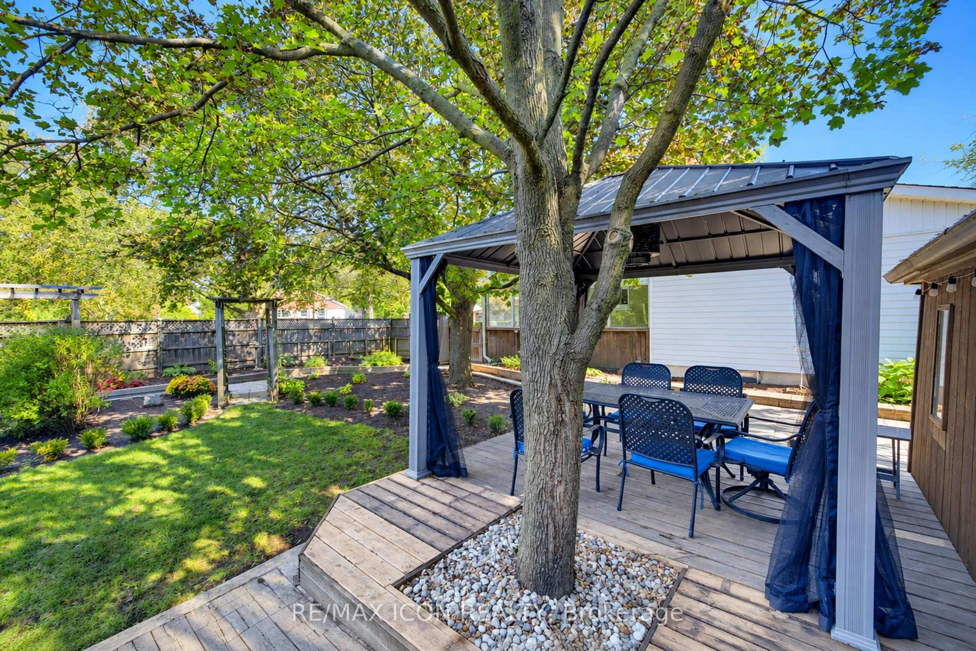 Photo 48 of 64 Lowrey Avenue S, Cambridge, Alison — HOMEH