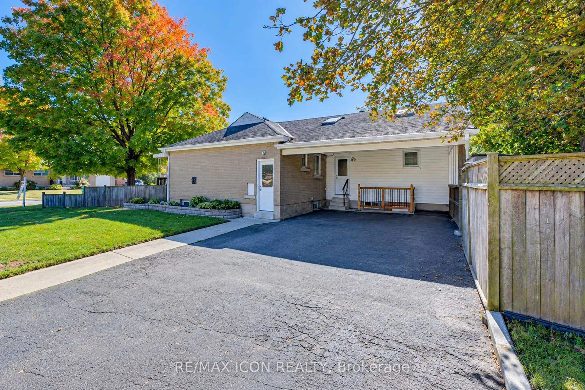 Photo 59 of 64 Lowrey Avenue S, Cambridge, Alison — HOMEH
