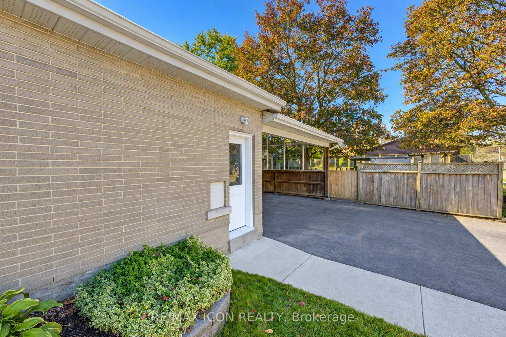 Photo 61 of 64 Lowrey Avenue S, Cambridge, Alison — HOMEH