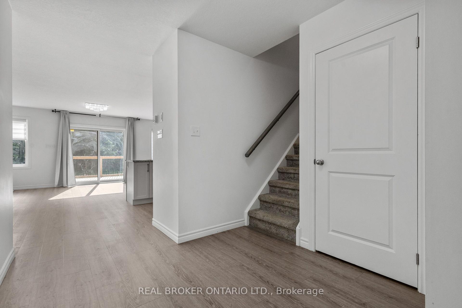 Photo 13 of 91 Woodedge Circle, Kitchener, Pioneer Park/Doon/Wyldwoods — HOMEH
