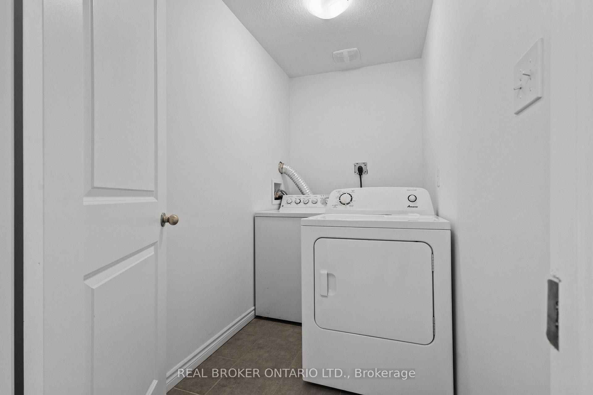 Photo 15 of 91 Woodedge Circle, Kitchener, Pioneer Park/Doon/Wyldwoods — HOMEH