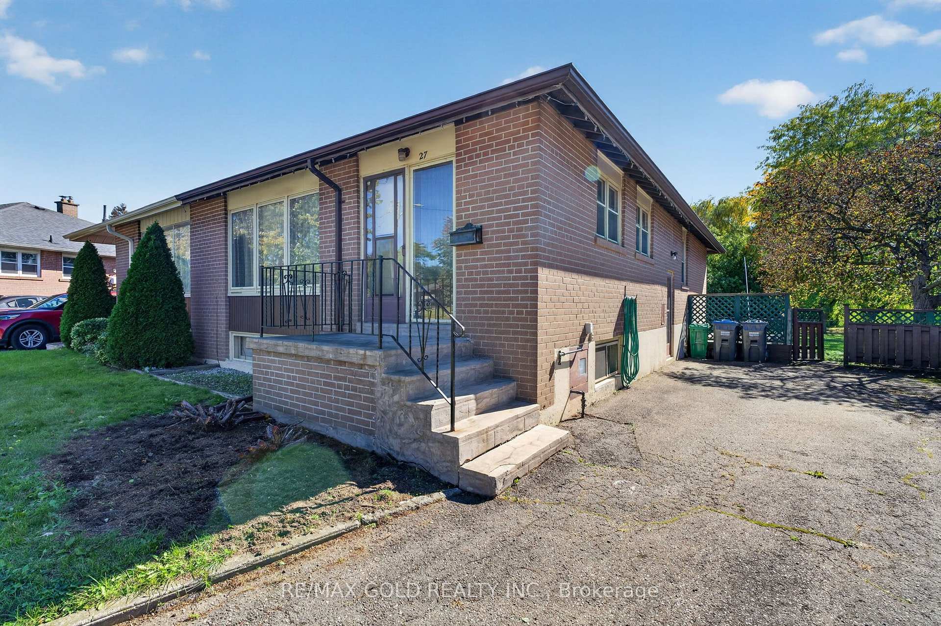 Photo 2 of 27 Alderbury Crescent, Brampton, Avondale — HOMEH