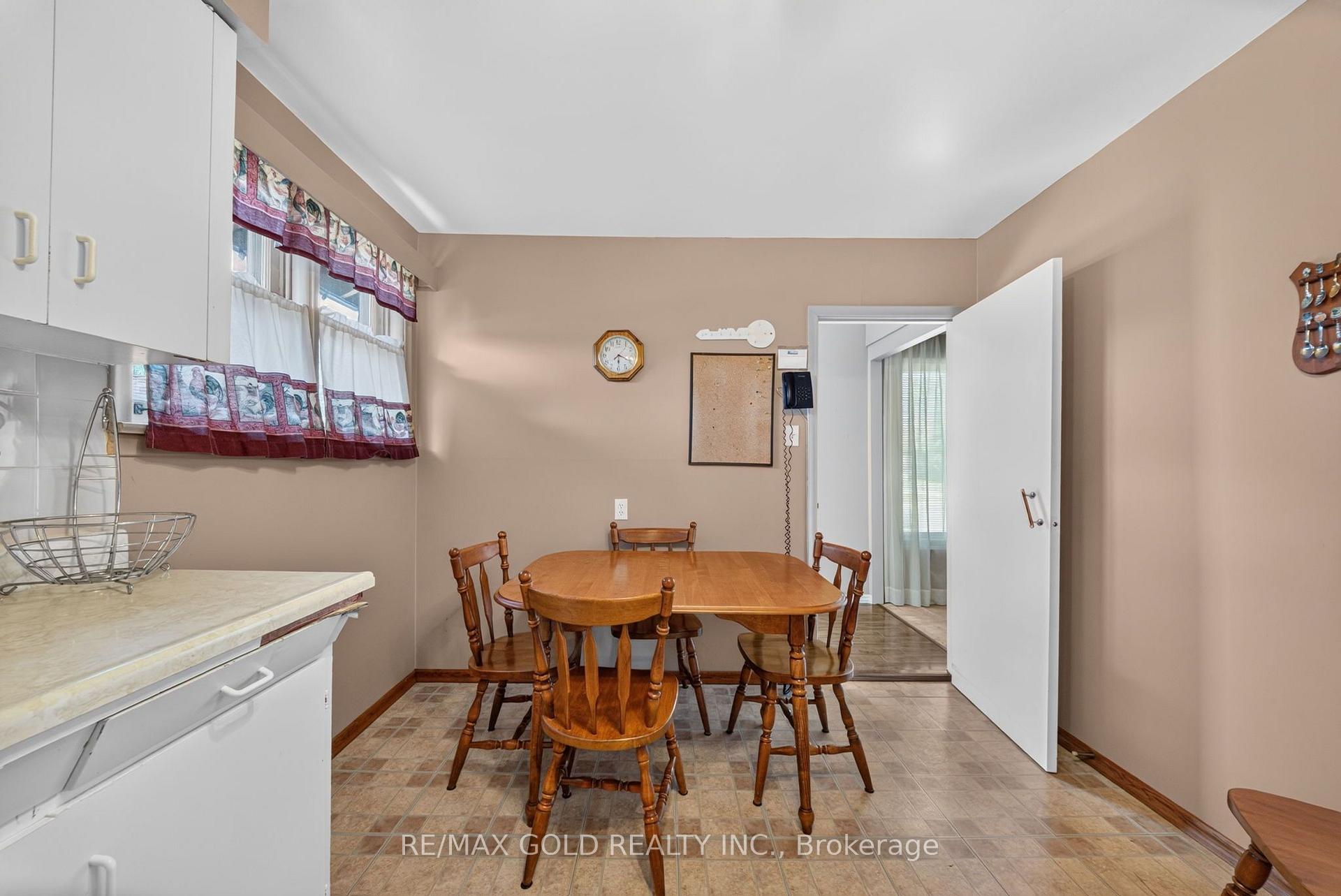 Photo 15 of 27 Alderbury Crescent, Brampton, Avondale — HOMEH