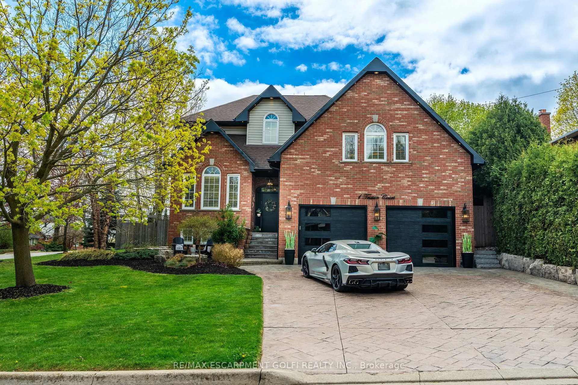 Photo 1 of 1 Tristan Court, Hamilton, Waterdown — HOMEH