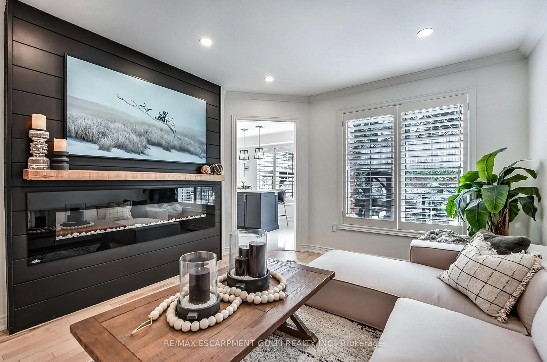 Photo 7 of 1 Tristan Court, Hamilton, Waterdown — HOMEH