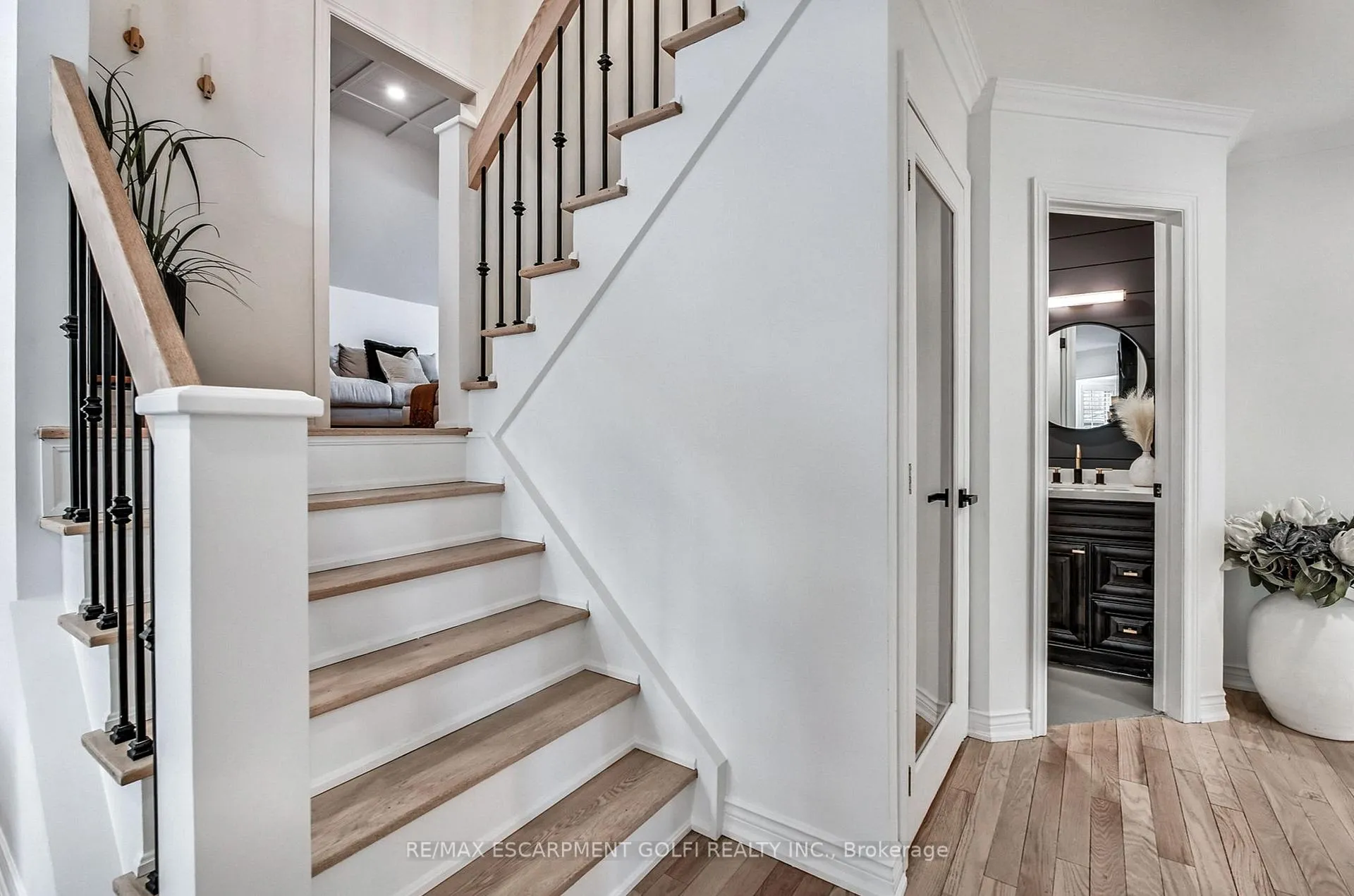 Photo 14 of 1 Tristan Court, Hamilton, Waterdown — HOMEH