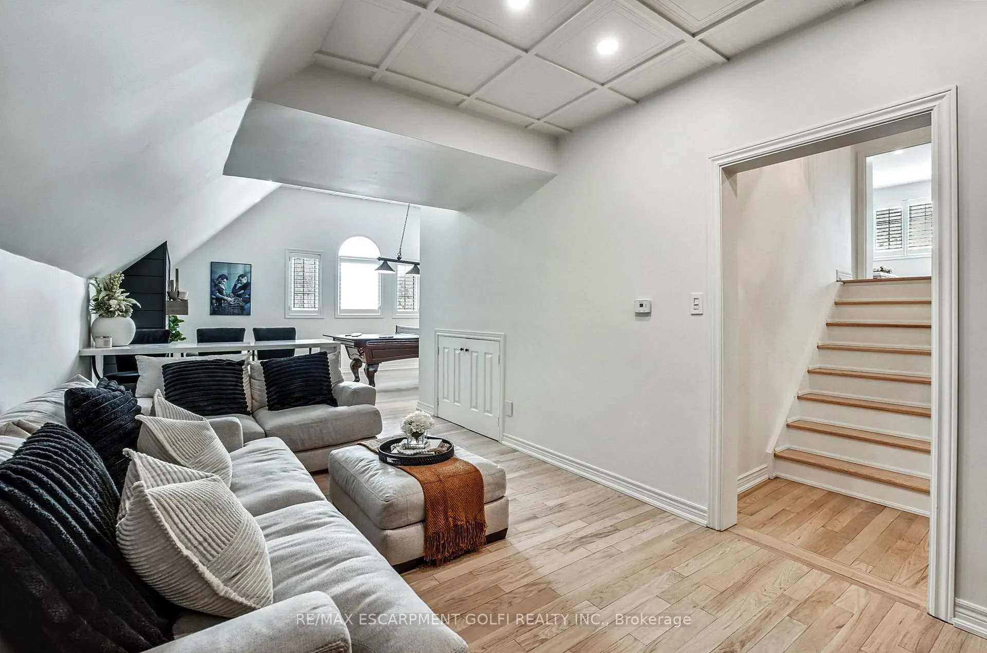Photo 15 of 1 Tristan Court, Hamilton, Waterdown — HOMEH