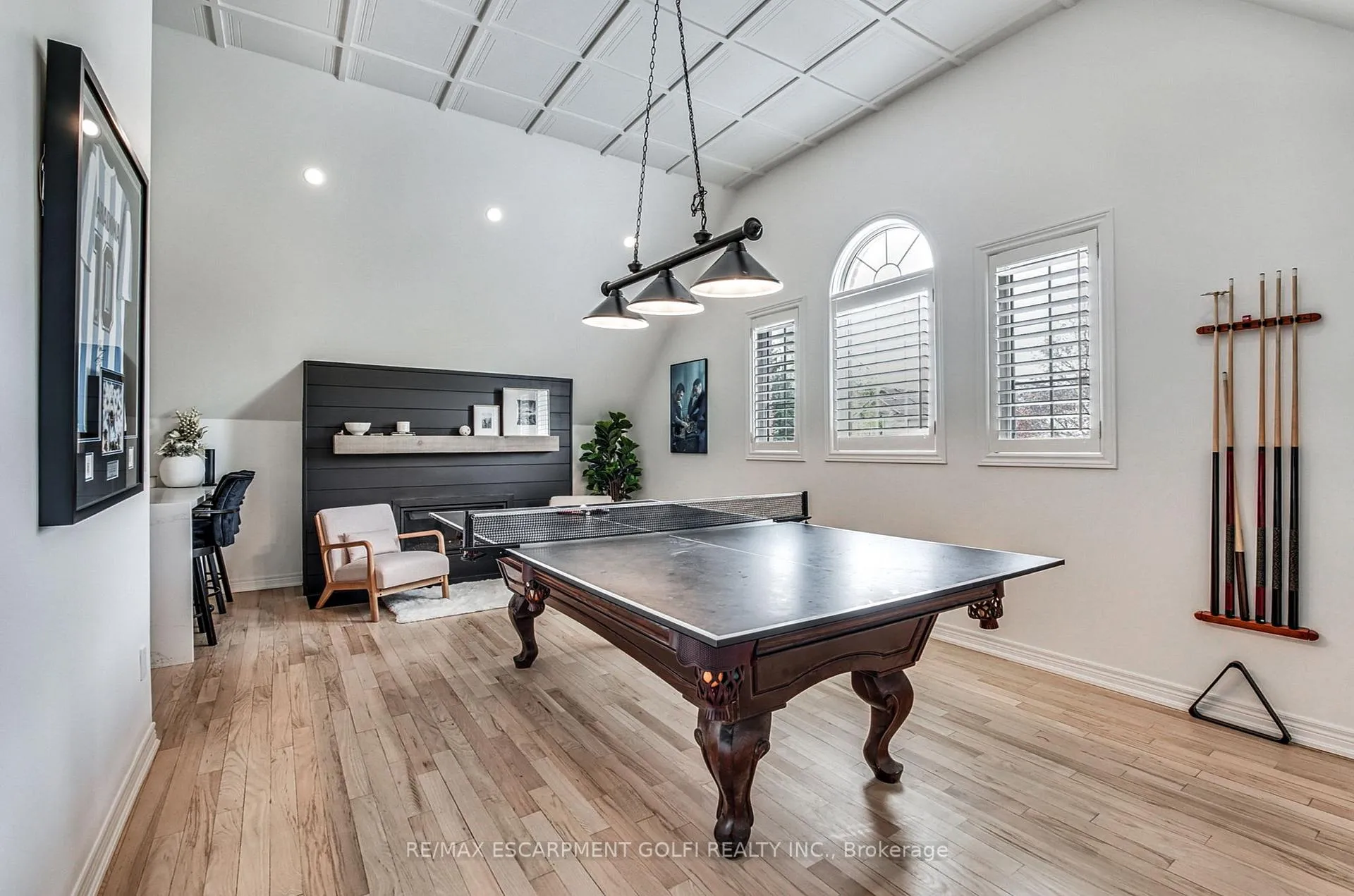 Photo 17 of 1 Tristan Court, Hamilton, Waterdown — HOMEH