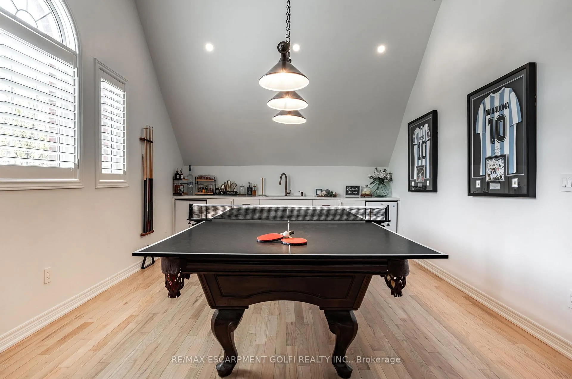 Photo 18 of 1 Tristan Court, Hamilton, Waterdown — HOMEH