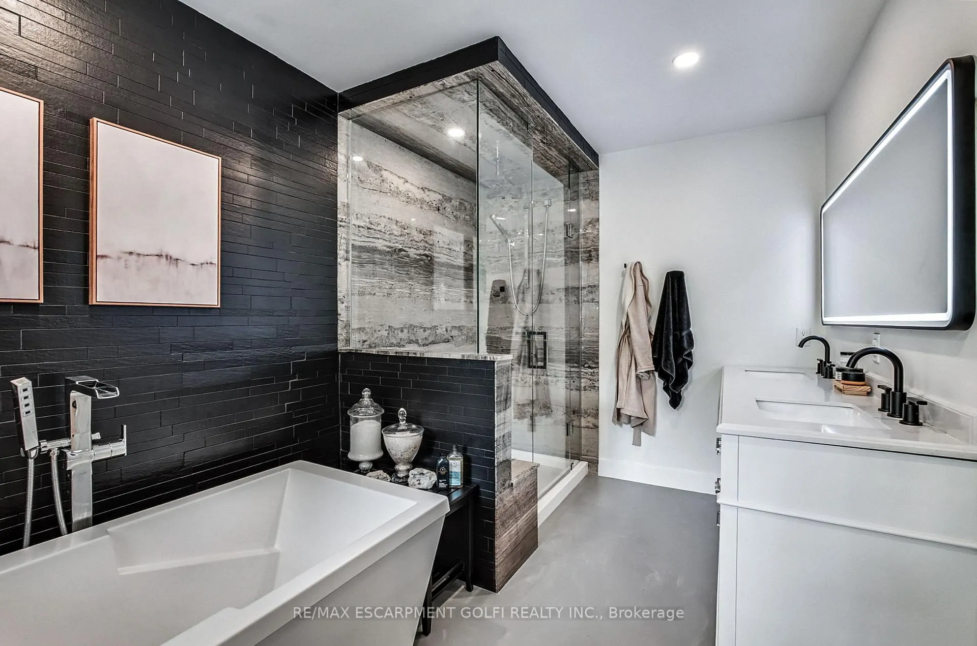 Photo 21 of 1 Tristan Court, Hamilton, Waterdown — HOMEH