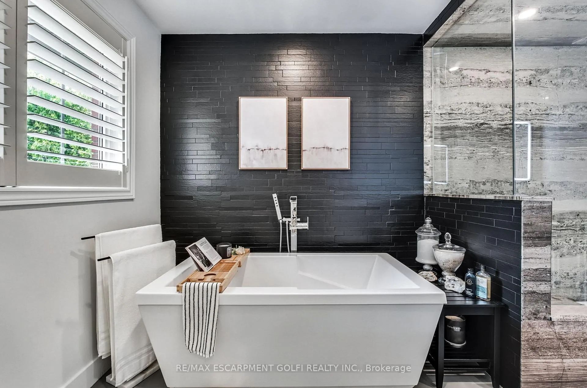 Photo 22 of 1 Tristan Court, Hamilton, Waterdown — HOMEH