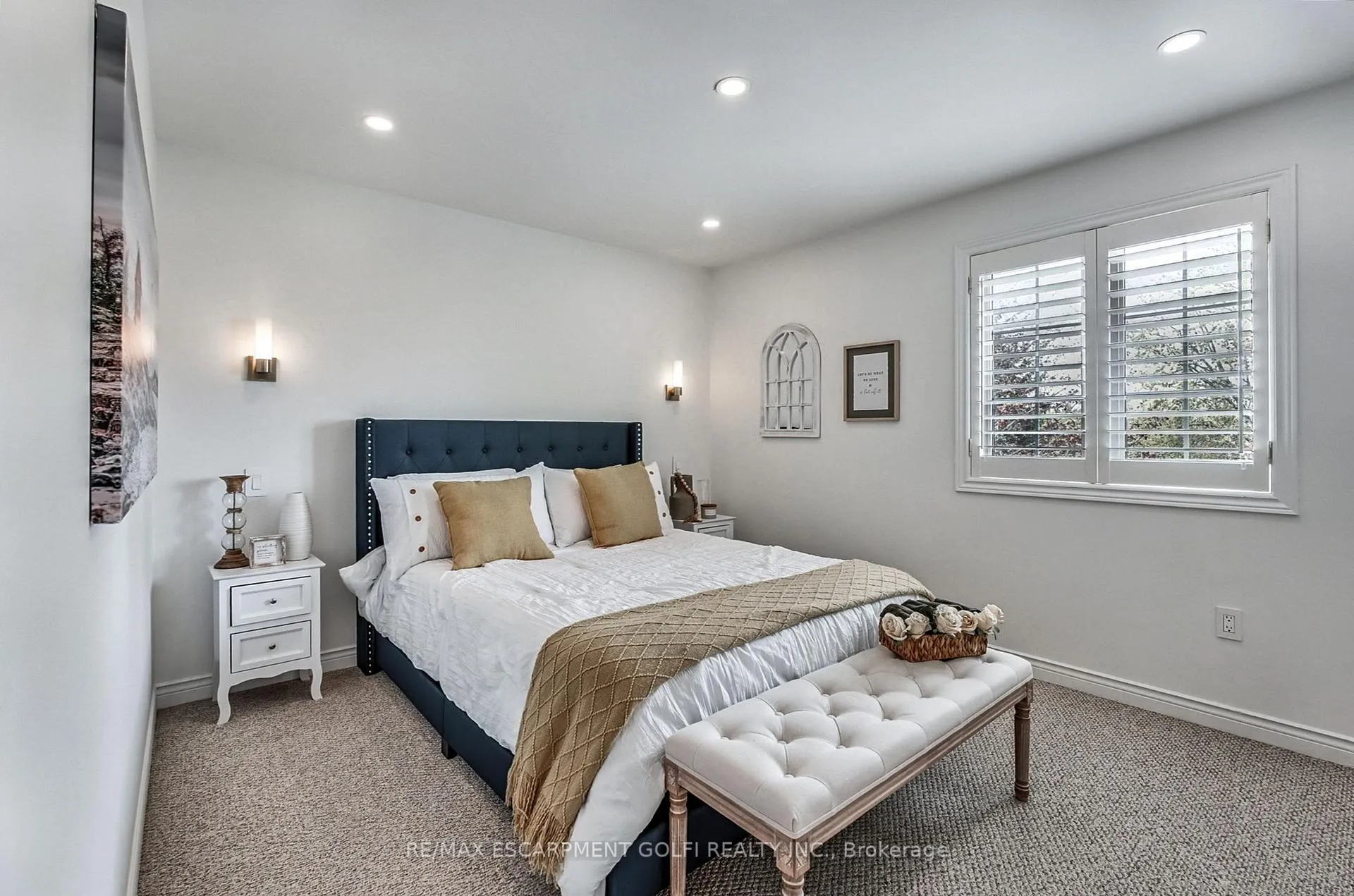 Photo 23 of 1 Tristan Court, Hamilton, Waterdown — HOMEH
