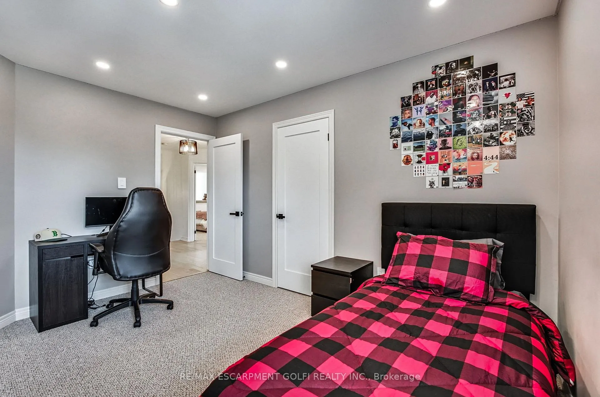 Photo 24 of 1 Tristan Court, Hamilton, Waterdown — HOMEH