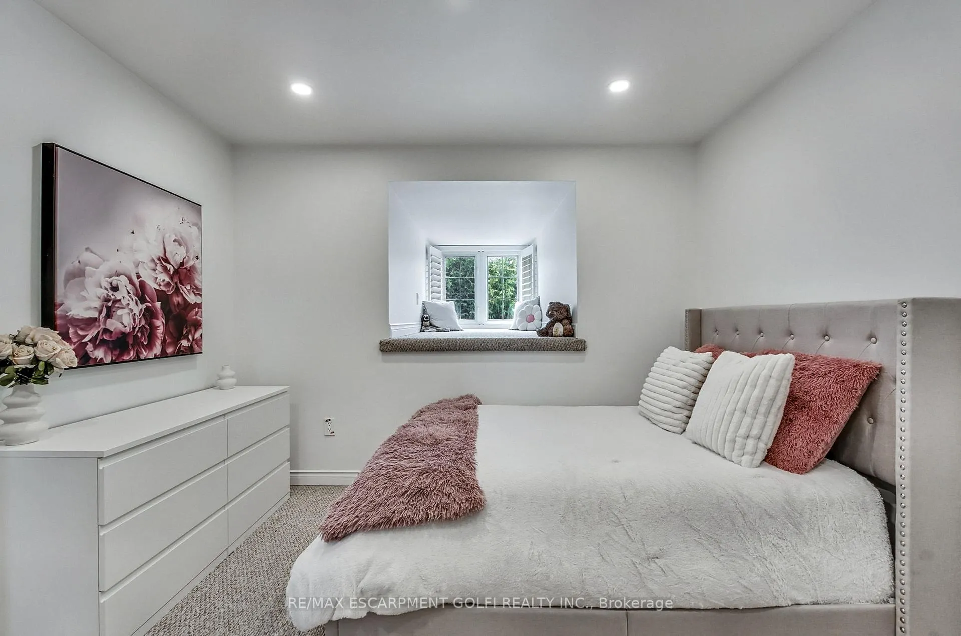 Photo 25 of 1 Tristan Court, Hamilton, Waterdown — HOMEH