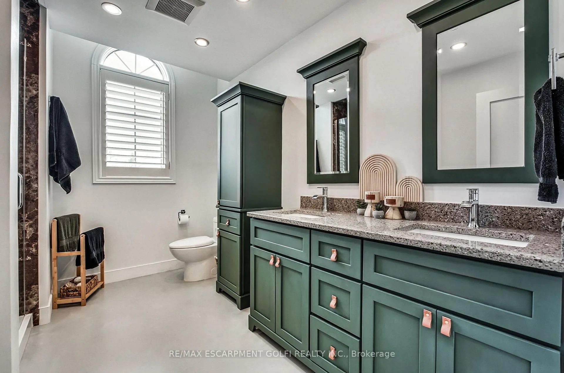 Photo 26 of 1 Tristan Court, Hamilton, Waterdown — HOMEH