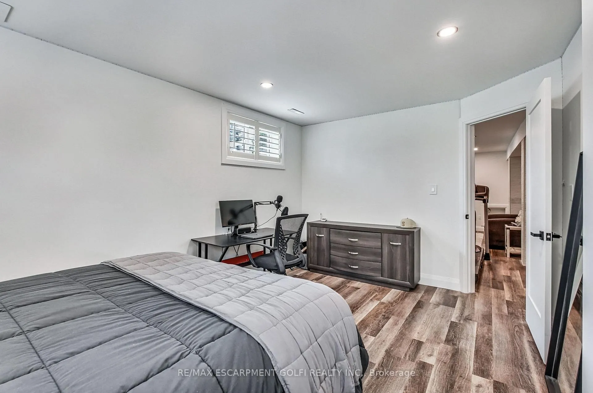 Photo 31 of 1 Tristan Court, Hamilton, Waterdown — HOMEH