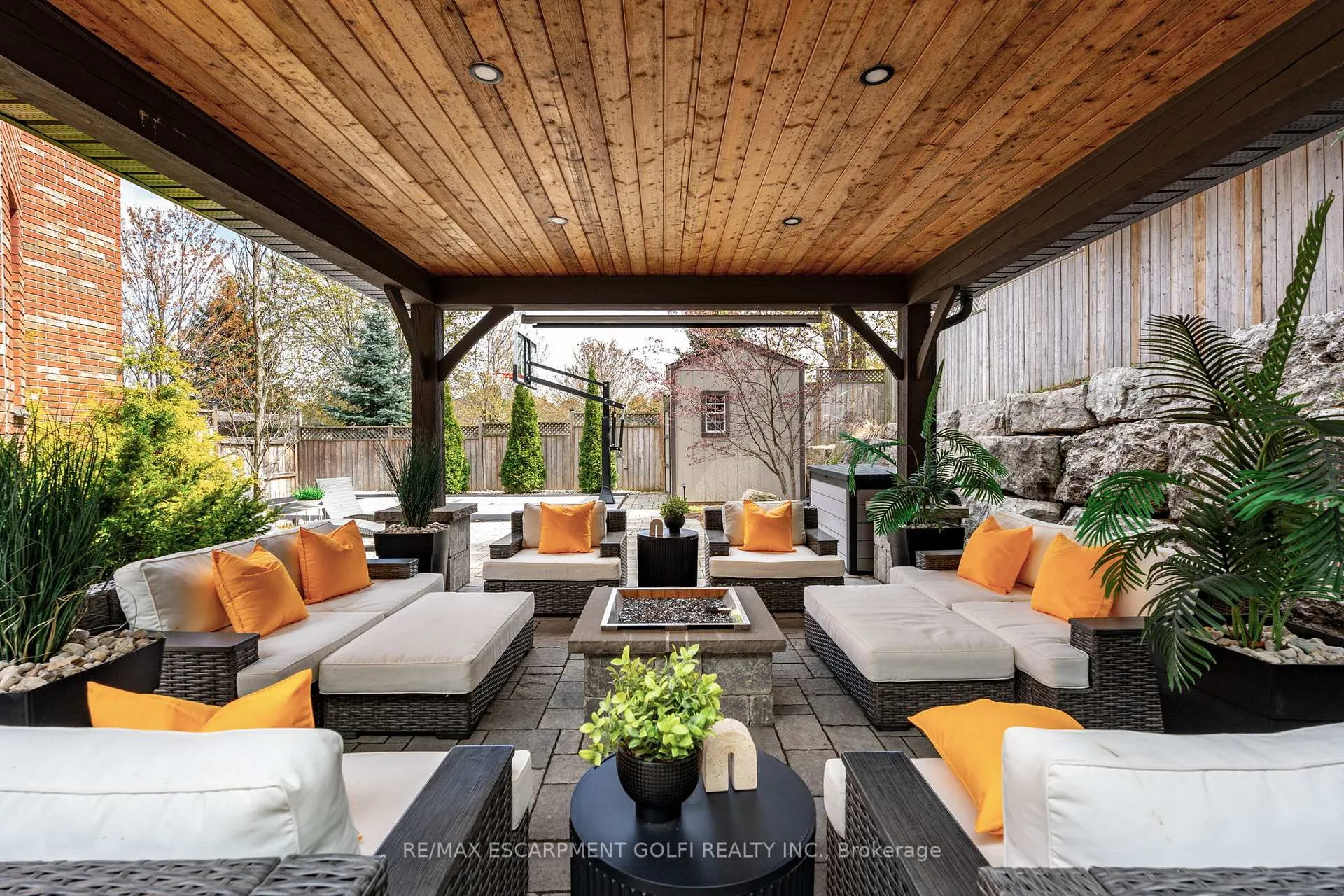 Photo 35 of 1 Tristan Court, Hamilton, Waterdown — HOMEH