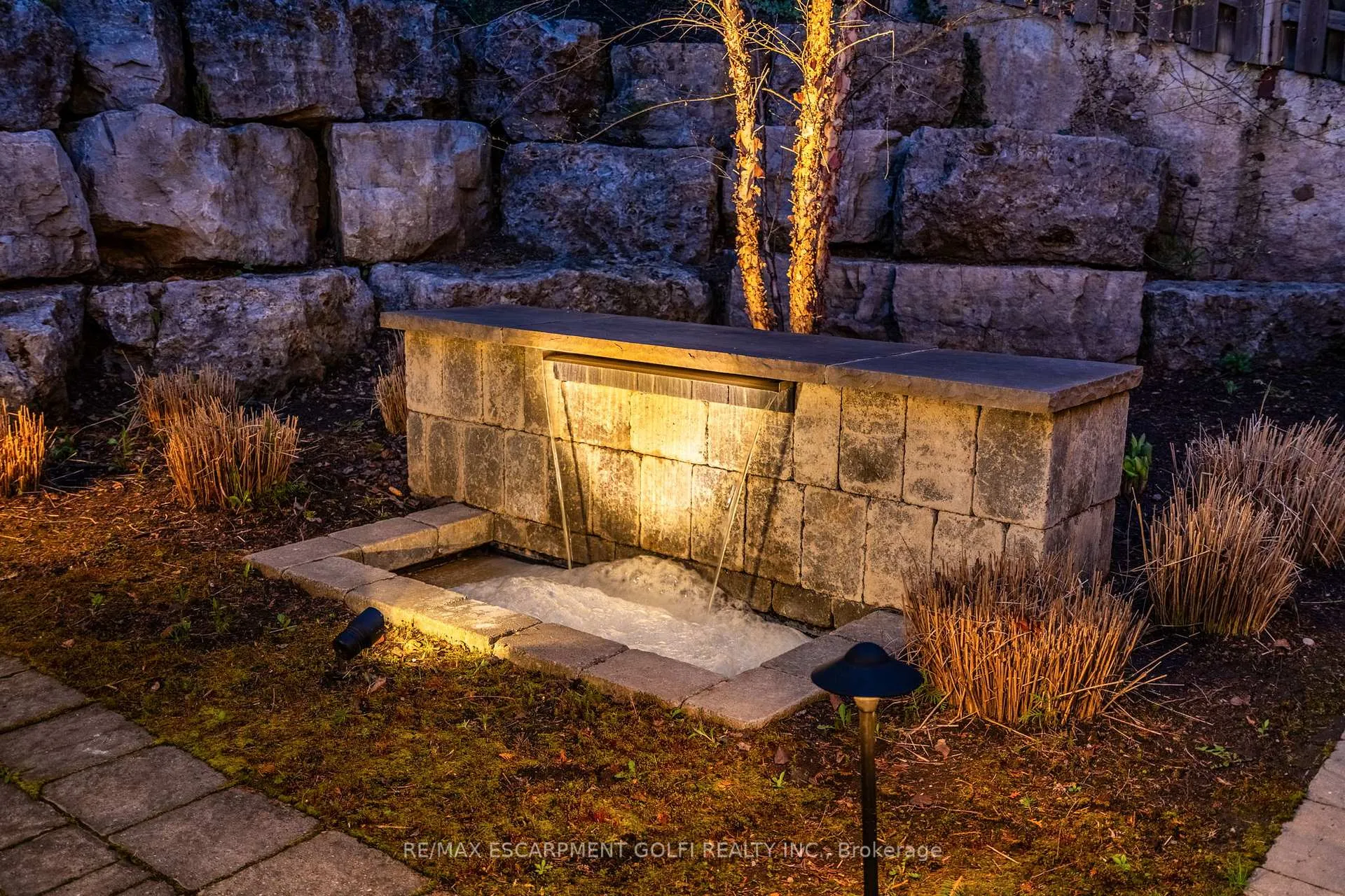 Photo 38 of 1 Tristan Court, Hamilton, Waterdown — HOMEH