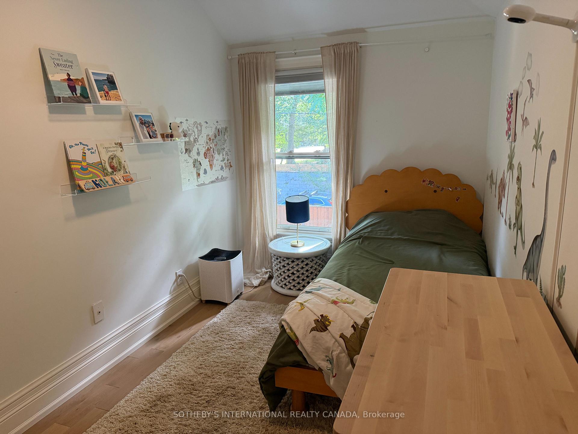 Photo 15 of 21 Hillcrest Parkway, Toronto, Cabbagetown-South St. James Town — HOMEH