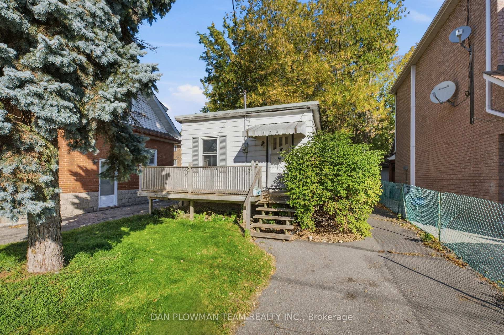 Photo 2 of 372 Pine Avenue, Oshawa, Vanier — HOMEH