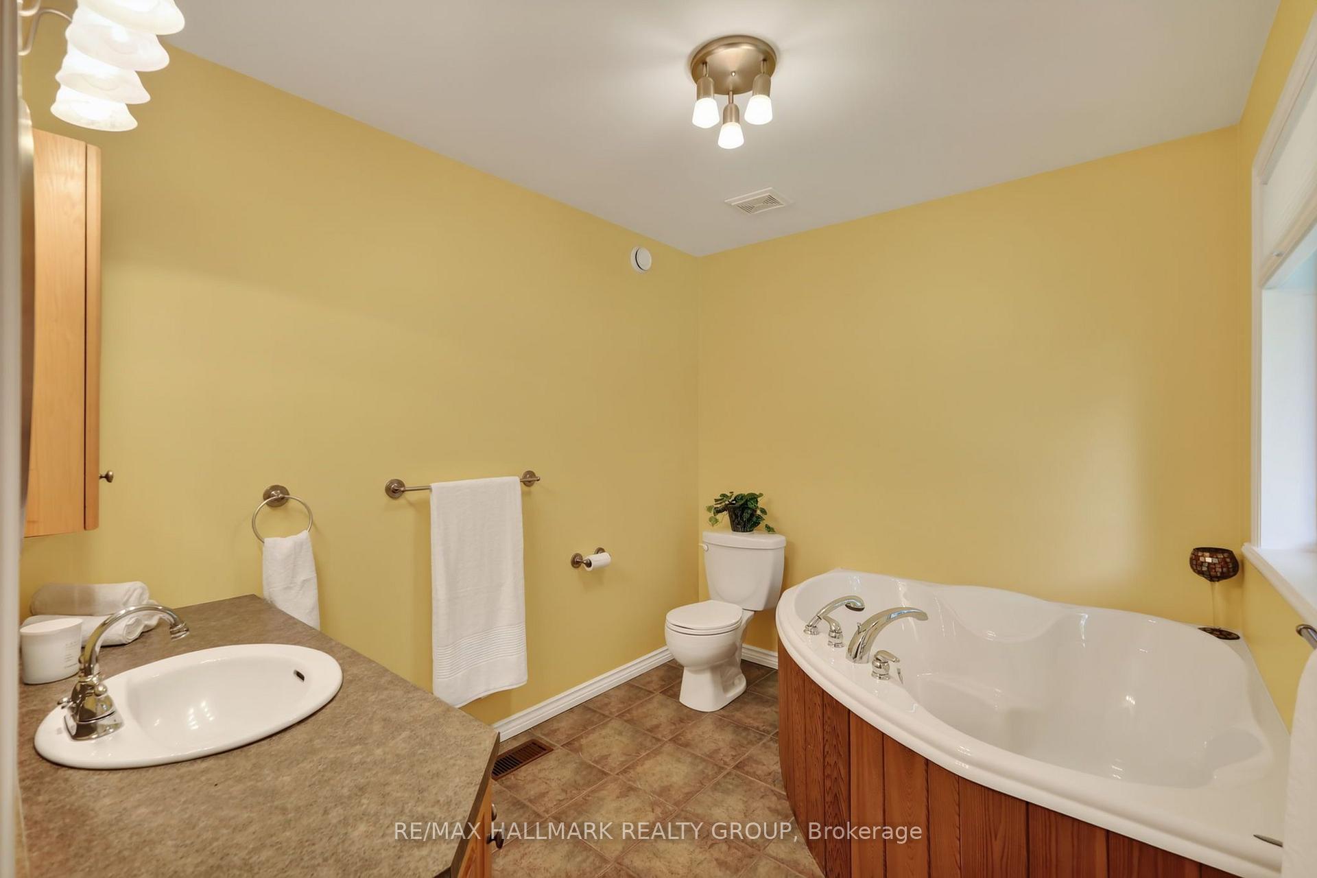 Photo 24 of 765 Scheel Drive, McNab/Braeside, Mcnab/Braeside Twps — HOMEH