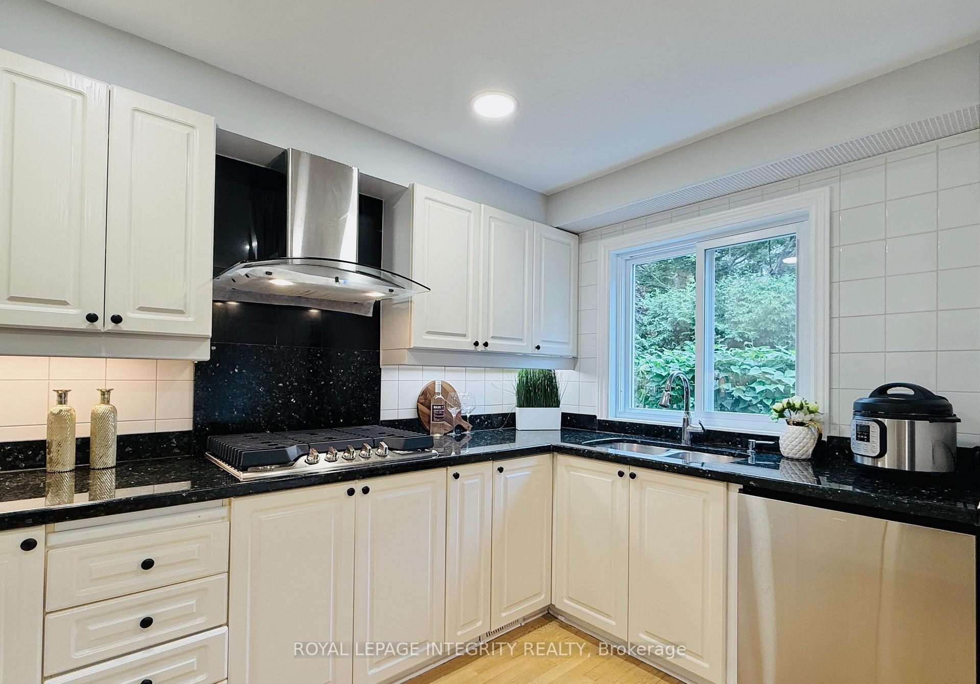 Photo 13 of 4 Glenarden Court, Ottawa, Centrepointe — HOMEH