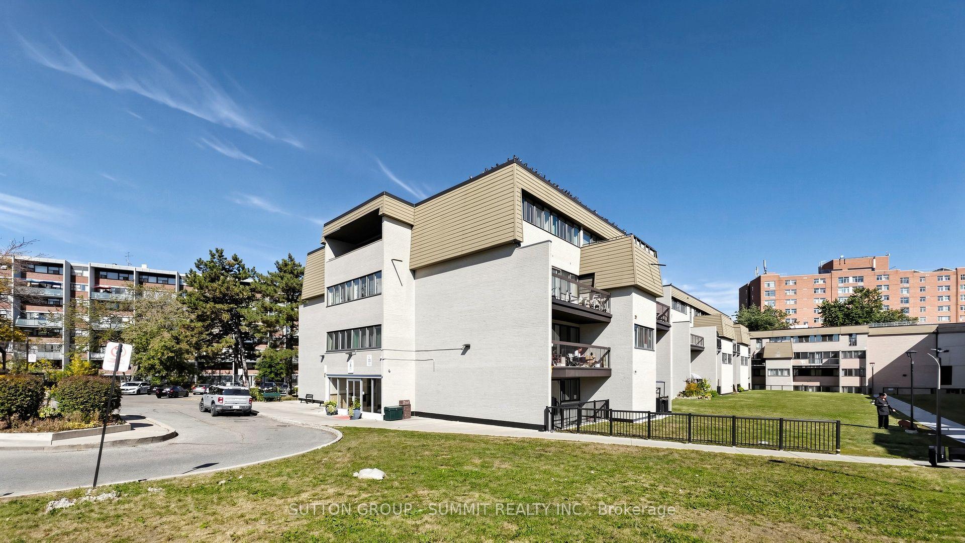 Front of Unit 228, 2095 Roche Court N