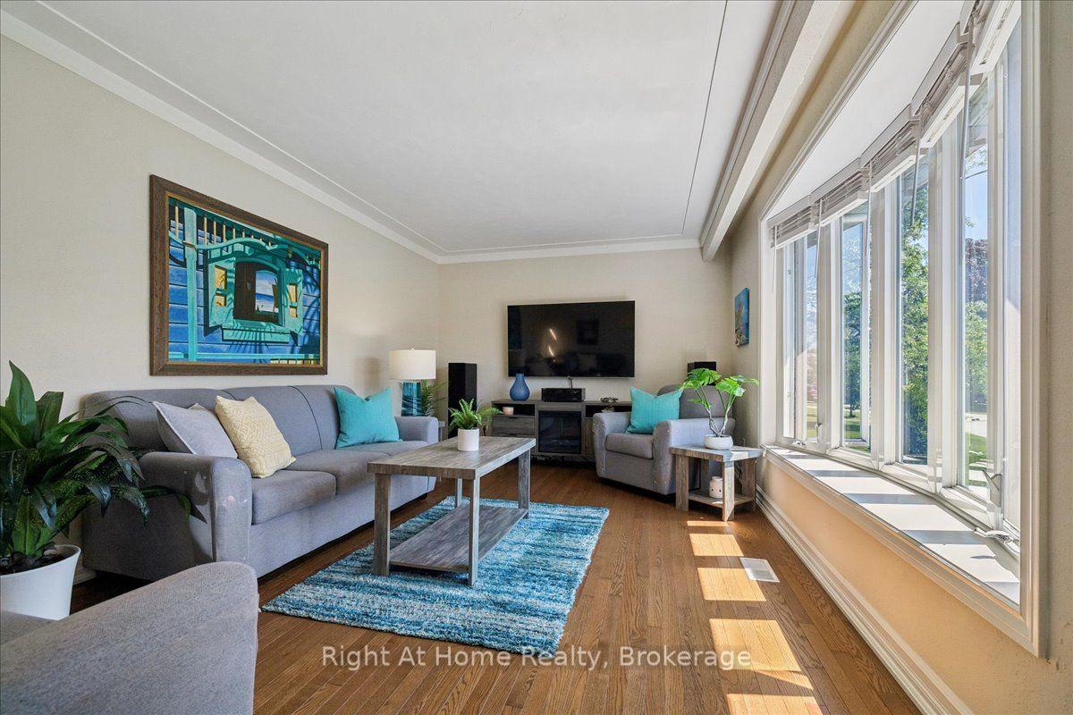 Photo of 275 Kent Crescent