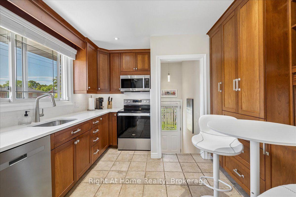 Photo 2 of 275 Kent Crescent, Burlington, Appleby — HOMEH