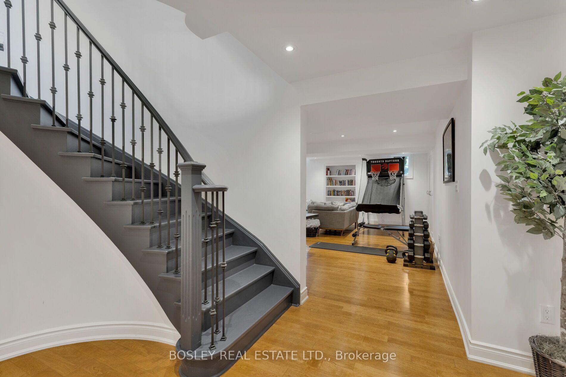 Photo 32 of 1 Heritage Estates Road, Vaughan, Patterson — HOMEH
