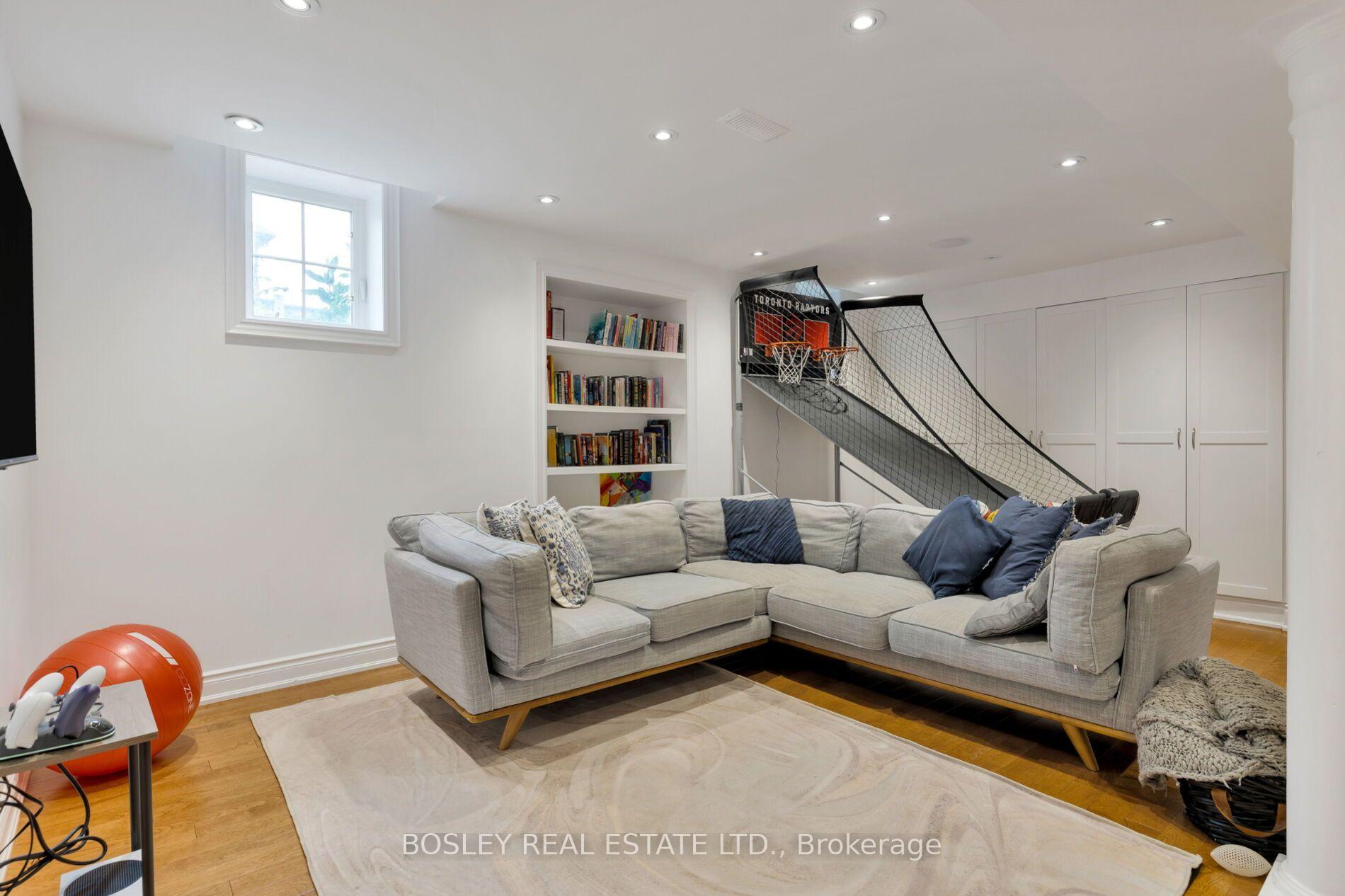 Photo 34 of 1 Heritage Estates Road, Vaughan, Patterson — HOMEH