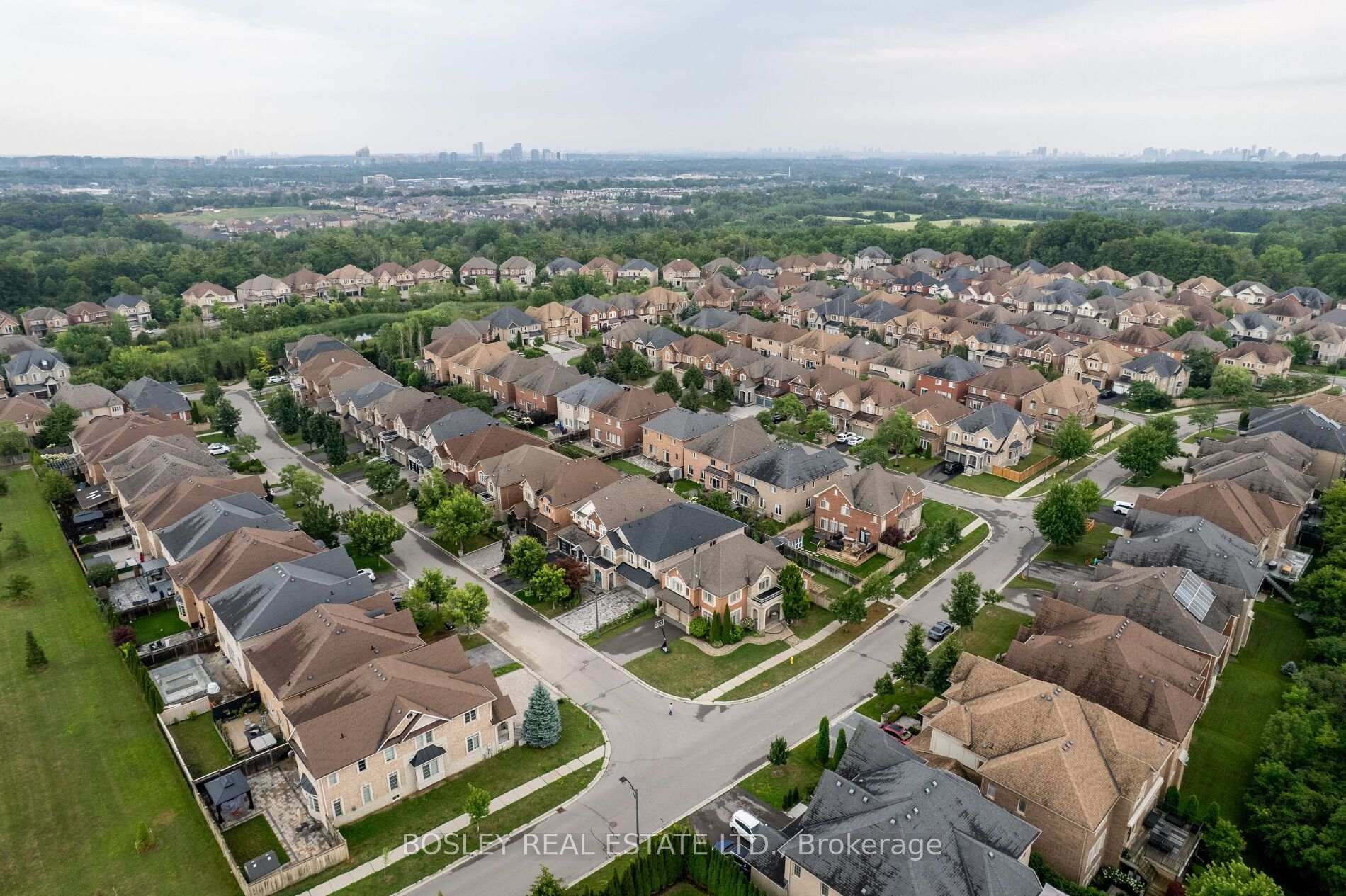 Photo 39 of 1 Heritage Estates Road, Vaughan, Patterson — HOMEH