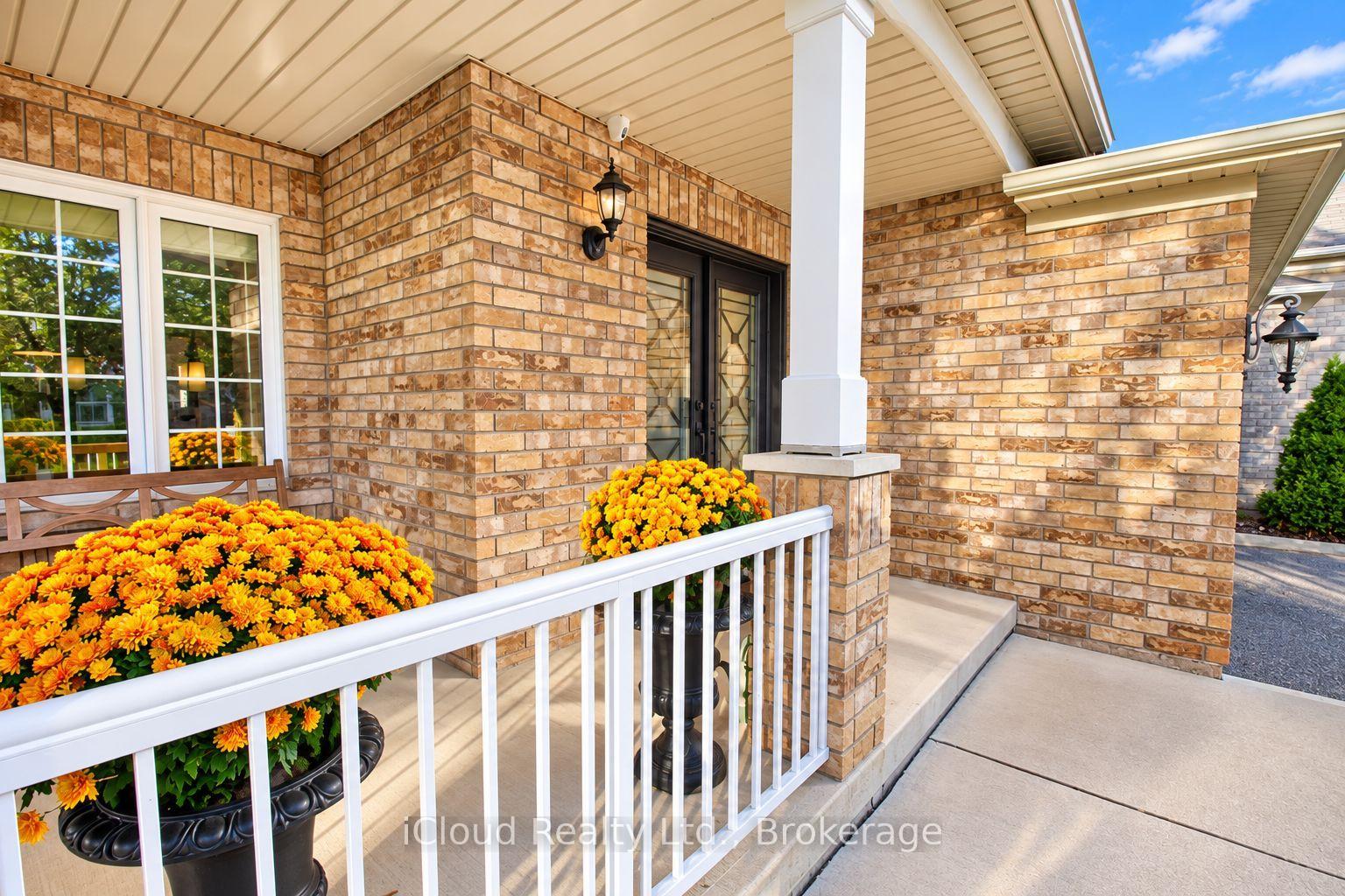 Photo 2 of 20 Beavervalley Drive, Brampton, Fletcher's Meadow — HOMEH