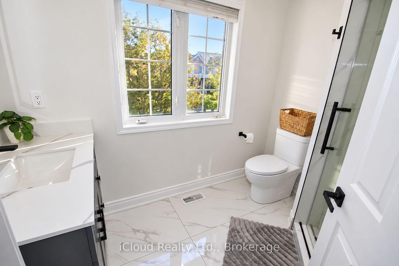 Photo 13 of 20 Beavervalley Drive, Brampton, Fletcher's Meadow — HOMEH