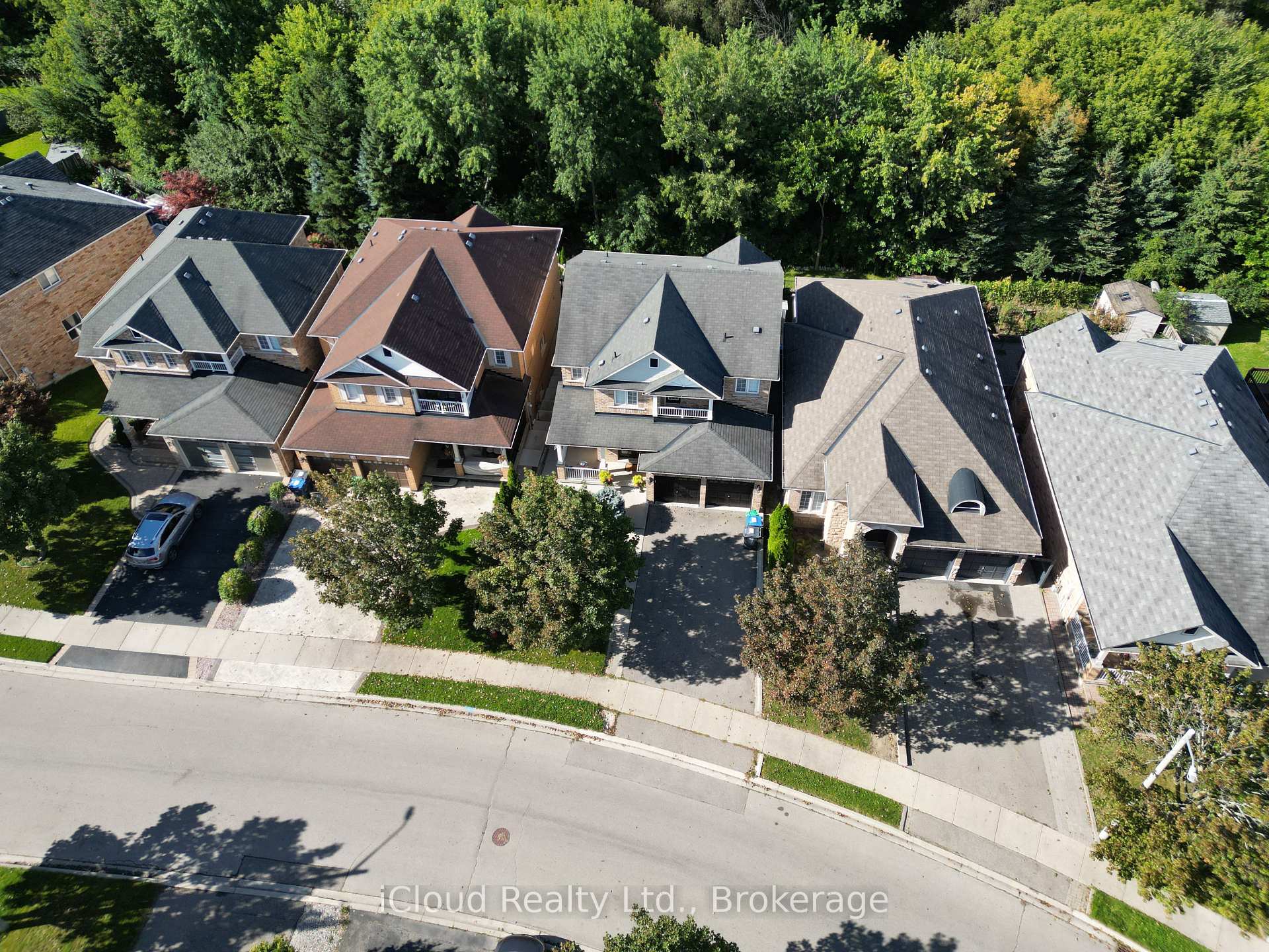 Photo 37 of 20 Beavervalley Drive, Brampton, Fletcher's Meadow — HOMEH