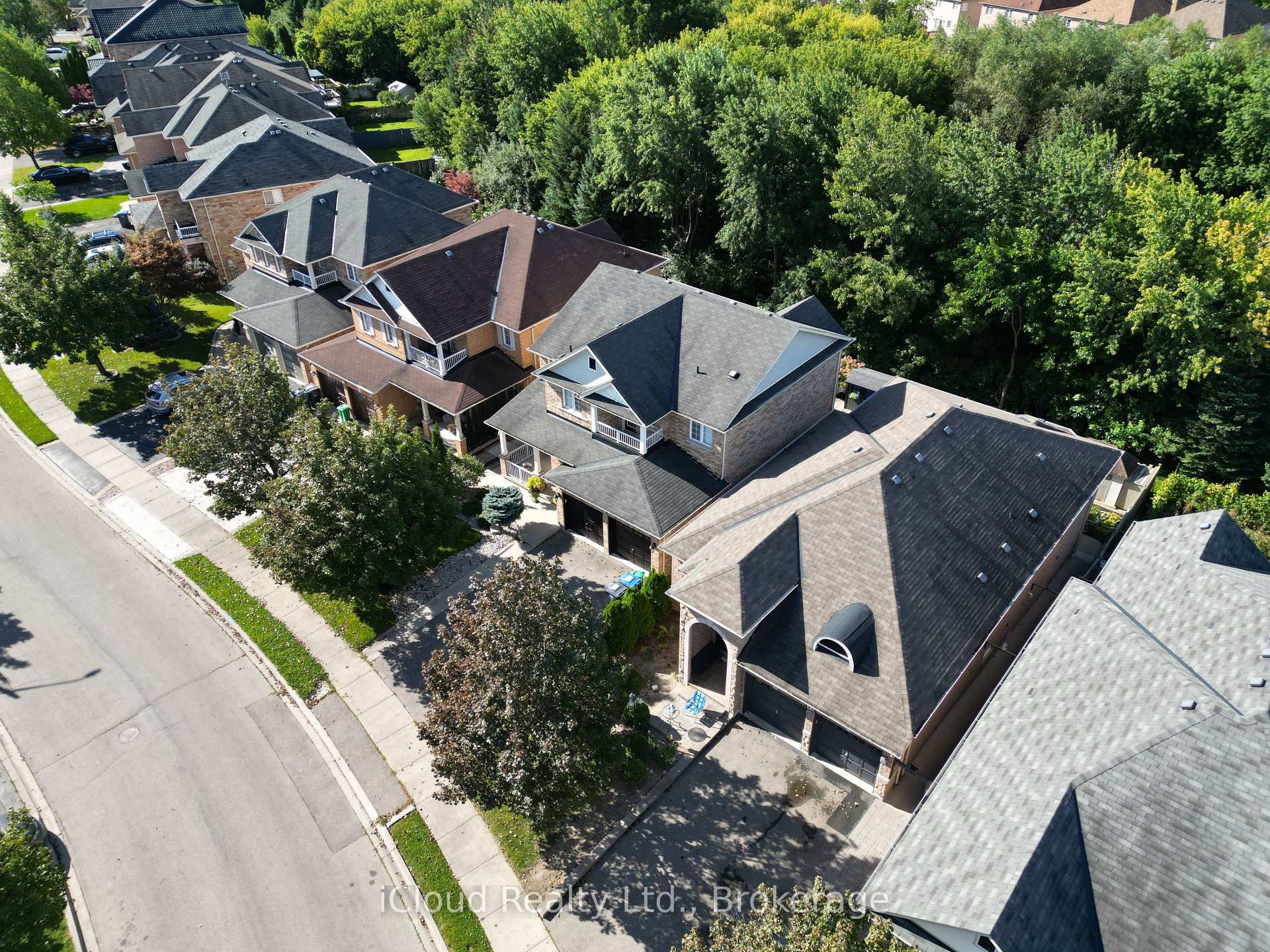 Photo 38 of 20 Beavervalley Drive, Brampton, Fletcher's Meadow — HOMEH