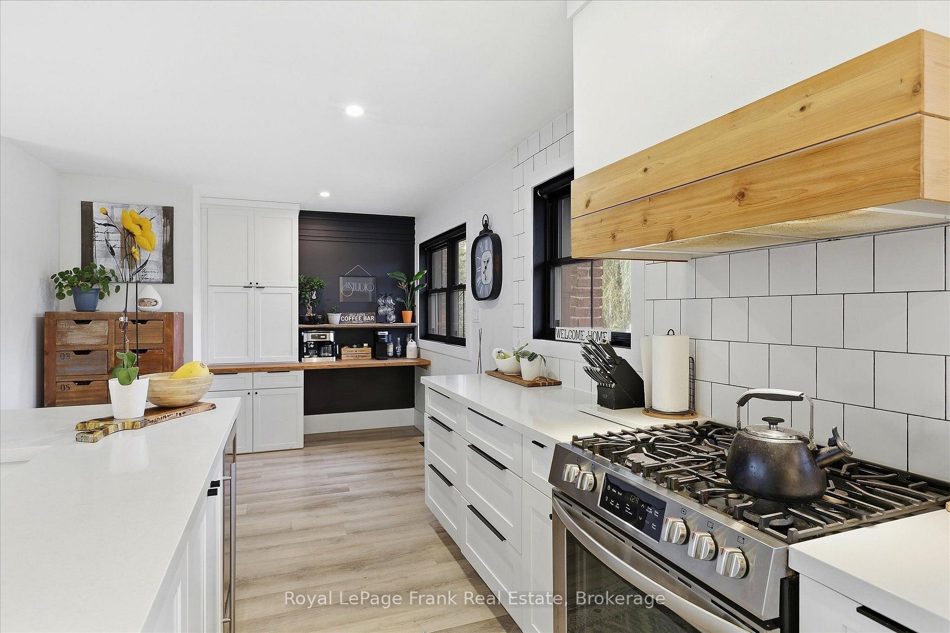 Photo 18 of 956 Weller Street, Peterborough, Monaghan Ward 2 — HOMEH