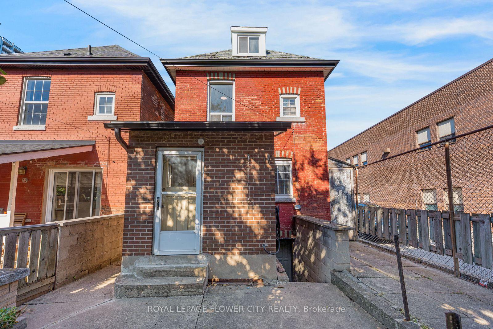 Photo 2 of 11 Mcneil Street, Hamilton, Central — HOMEH