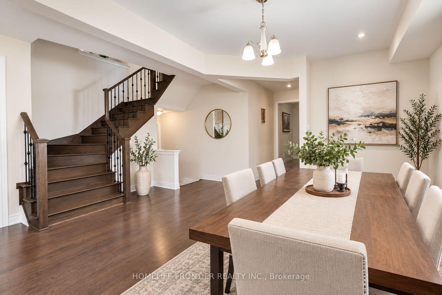 Photo 3 of 135 Ross Vennare Crescent, Vaughan, Kleinburg — HOMEH