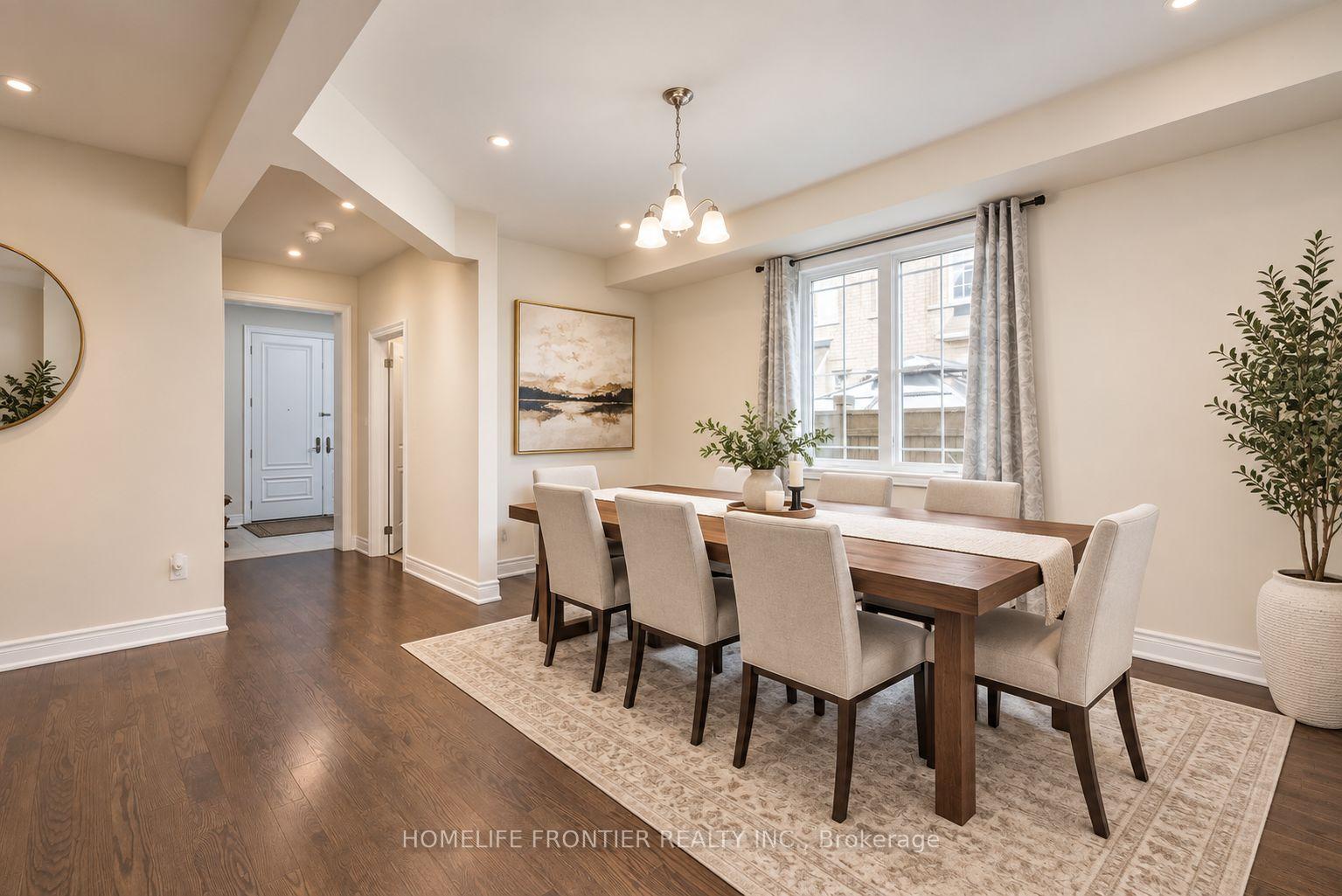 Photo 4 of 135 Ross Vennare Crescent, Vaughan, Kleinburg — HOMEH