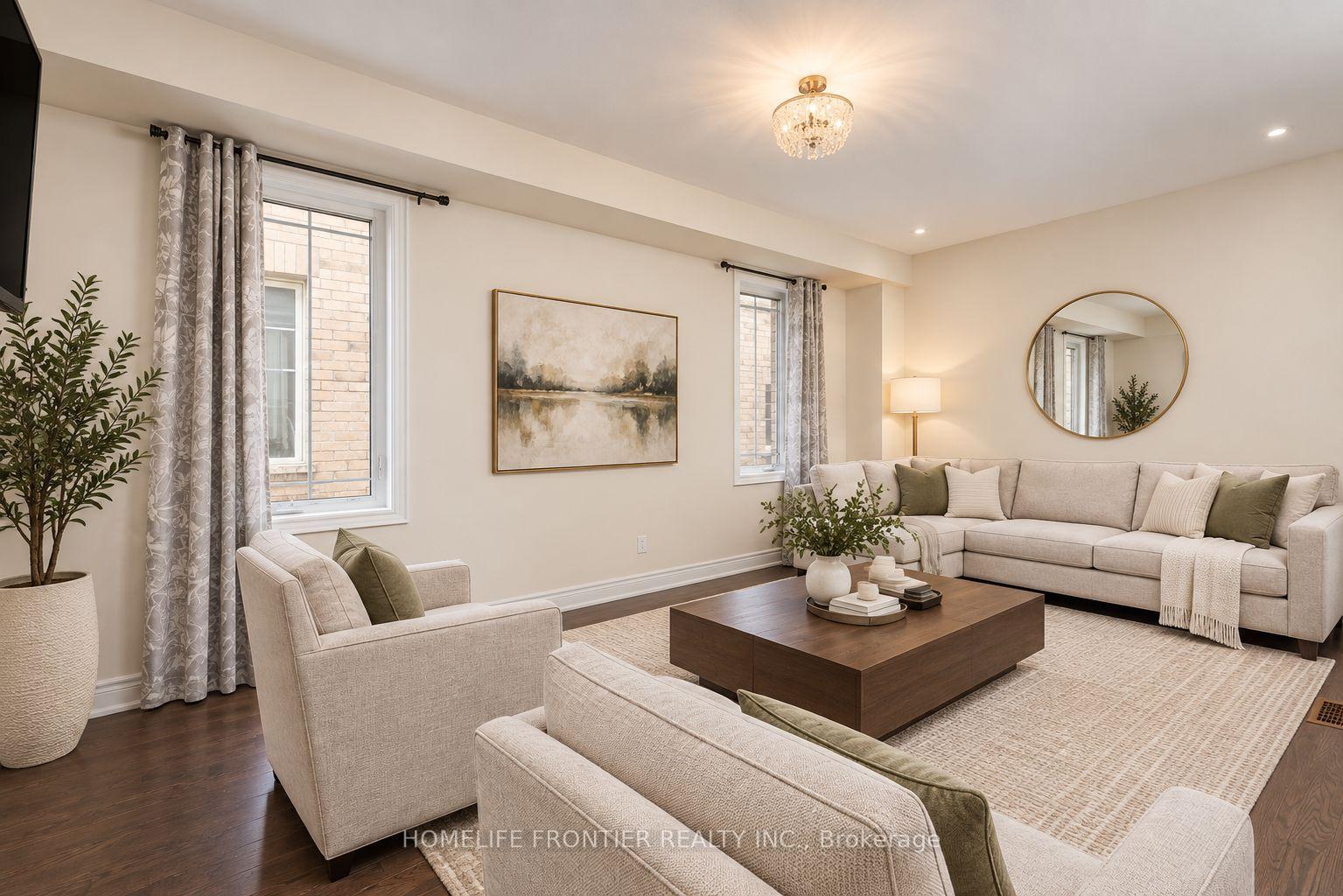 Photo 5 of 135 Ross Vennare Crescent, Vaughan, Kleinburg — HOMEH
