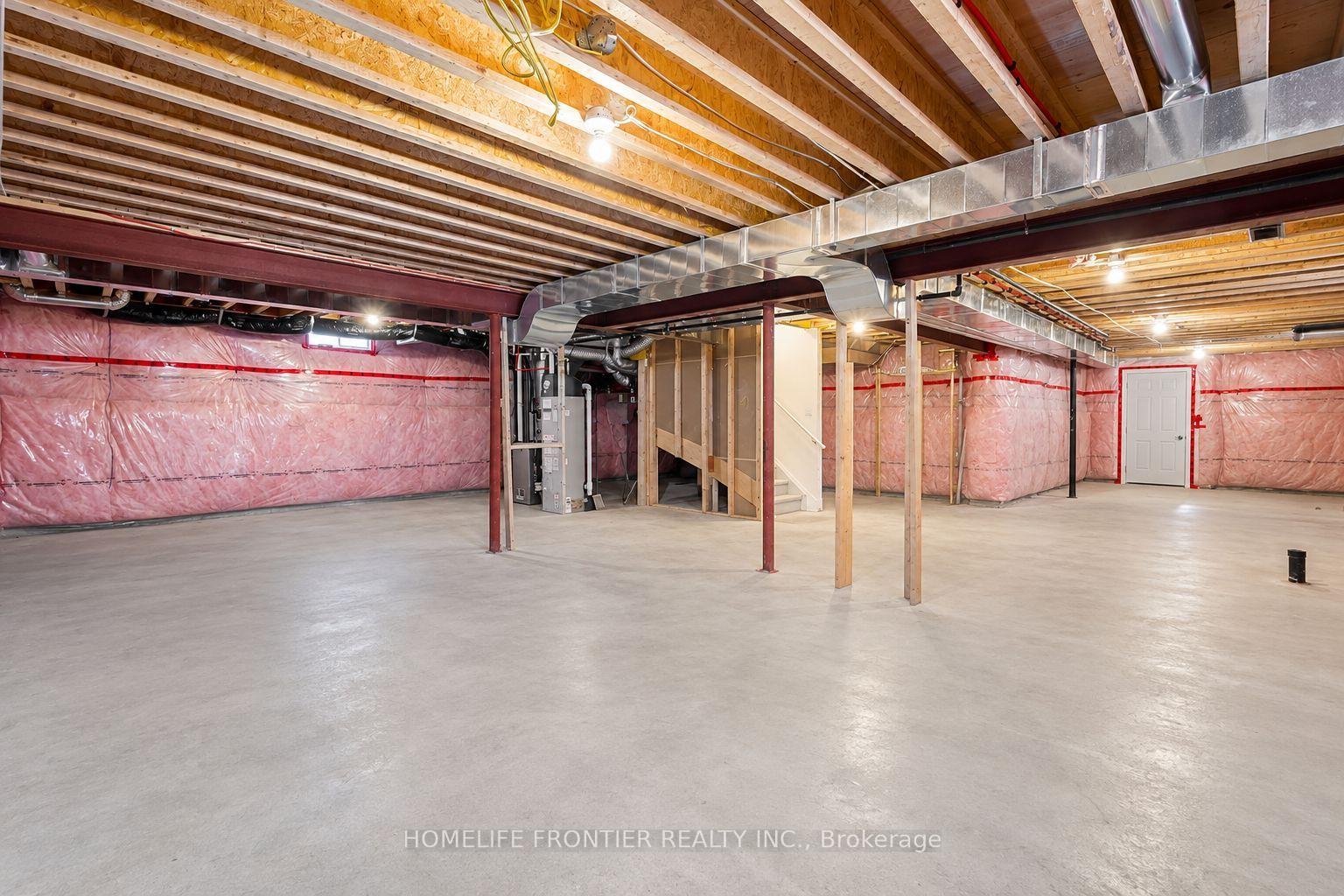 Photo 17 of 135 Ross Vennare Crescent, Vaughan, Kleinburg — HOMEH
