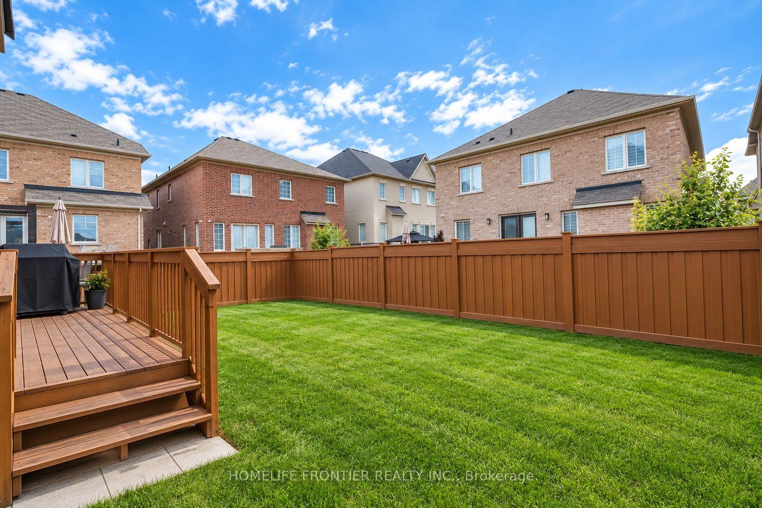 Photo 18 of 135 Ross Vennare Crescent, Vaughan, Kleinburg — HOMEH