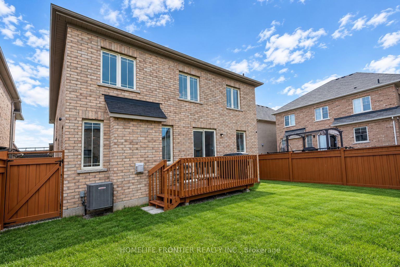 Photo 19 of 135 Ross Vennare Crescent, Vaughan, Kleinburg — HOMEH