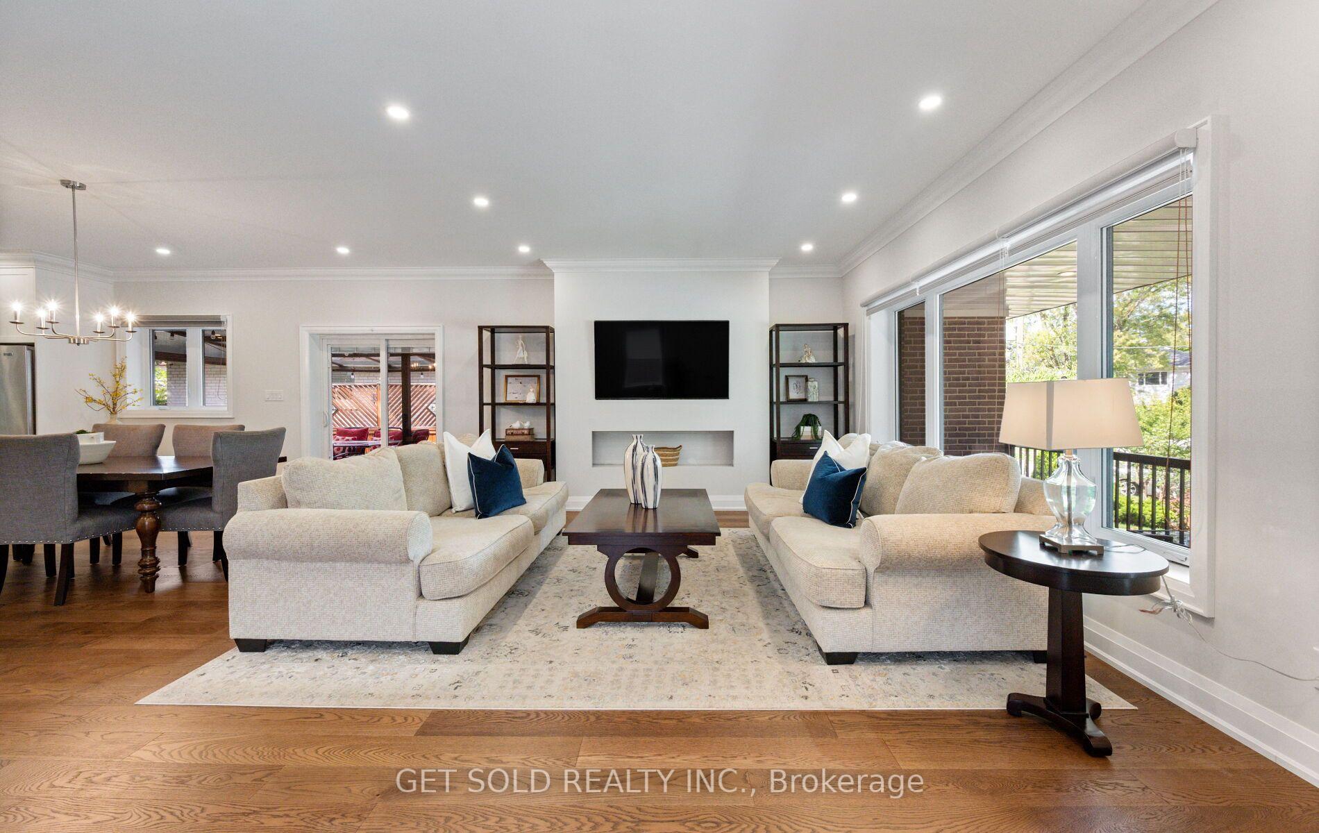 Photo 4 of 8 Hackmore Avenue, Etobicoke, Elms-Old Rexdale — HOMEH