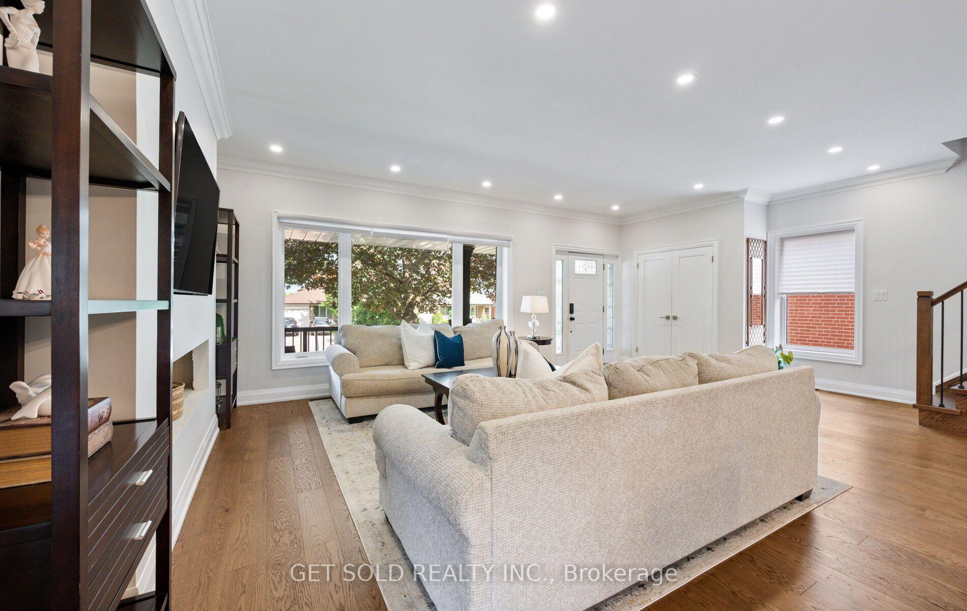 Photo 5 of 8 Hackmore Avenue, Etobicoke, Elms-Old Rexdale — HOMEH