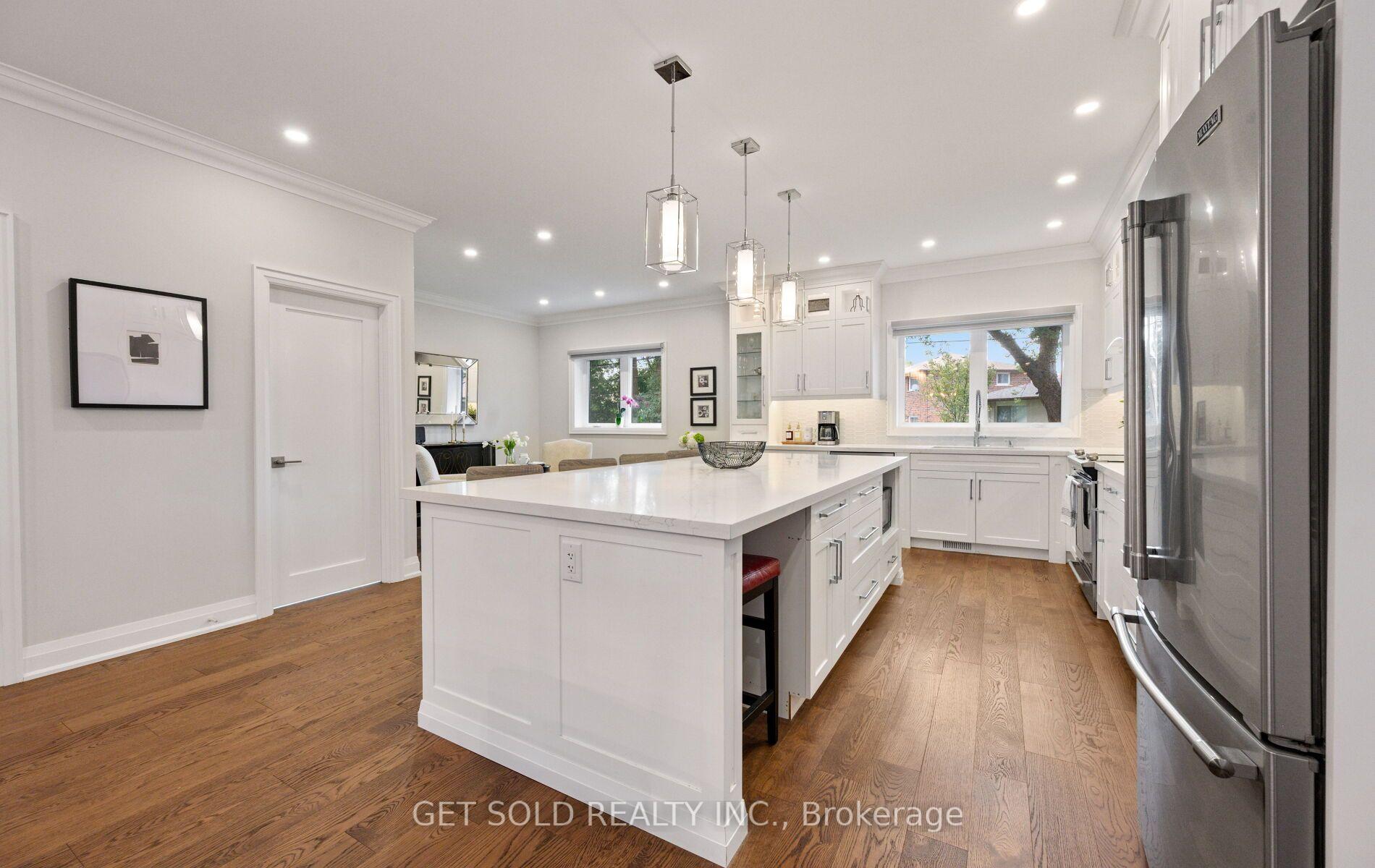 Photo 10 of 8 Hackmore Avenue, Etobicoke, Elms-Old Rexdale — HOMEH