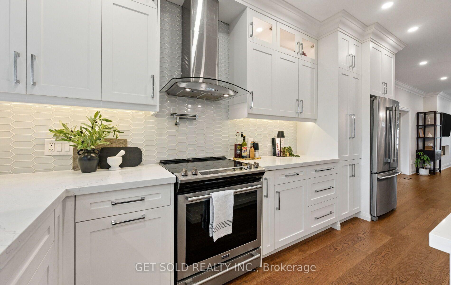 Photo 11 of 8 Hackmore Avenue, Etobicoke, Elms-Old Rexdale — HOMEH