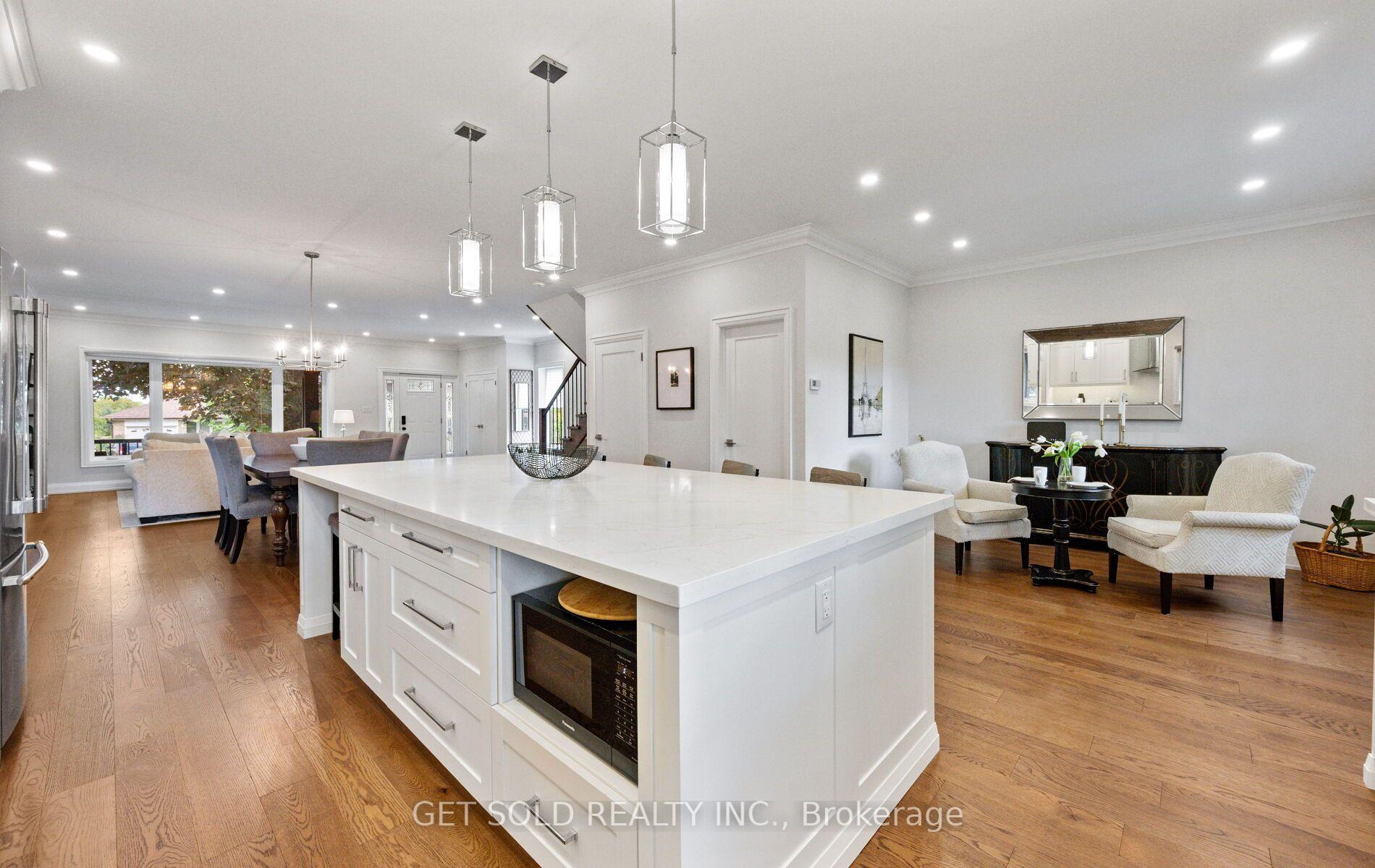 Photo 13 of 8 Hackmore Avenue, Etobicoke, Elms-Old Rexdale — HOMEH